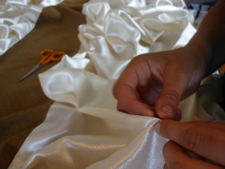 Costumière, de l'idée jusqu'au bout des doigts