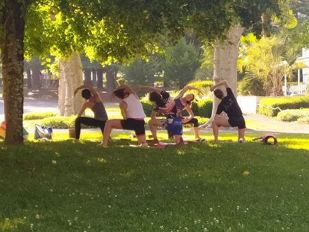 Fêtez le solstice d'été  en yoga à Luz Saint-Sauveur ou venez pratiquez pour l'été au Parc Thermal d'Argeles-Gazost
