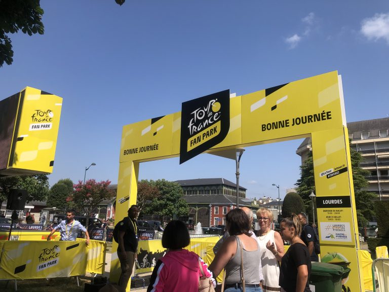 Entrée de la Fan Park du Tour de France à Lourdes