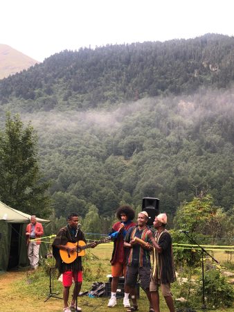 K'longLah sur le site de la Courade le dernier jour du festival
