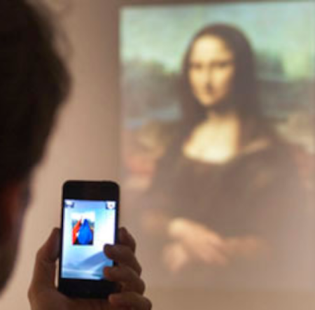 un smartphone et monalisa