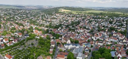 vue aérienne de la ville; source: leur site