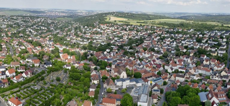 vue aérienne de la ville; source: leur site