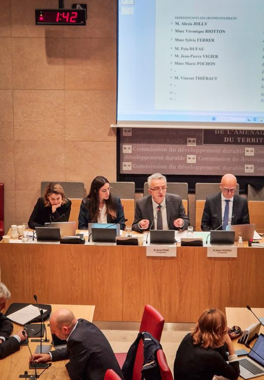 denis fegné pendant la présentation
