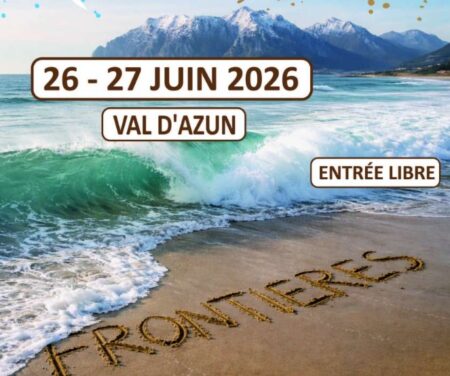plage et montagne avec dans le sable écrit FRONTIERES